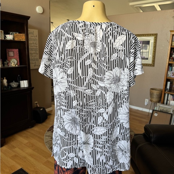 Como Blu black & white floral striped short split sleeves Vneck blouse-size XL - Picture 8 of 9